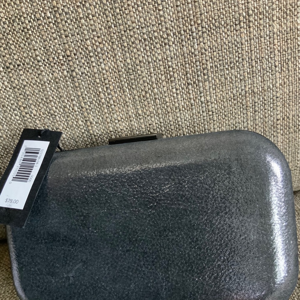 Box clutch with chain
